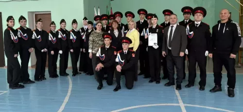 В школе №4 прошел конкурс строя и песни: юные патриоты показали выправку и дисциплину
