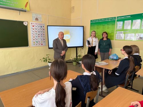 В Менделеевских школах стартовал цикл парламентских уроков