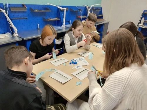 Физика и открытки: воспитанники «Камских зорь» побывали в «Менделеевской долине»