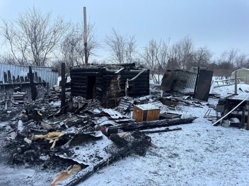 В Менделеевском районе горели баня, хозпостройки и сарай