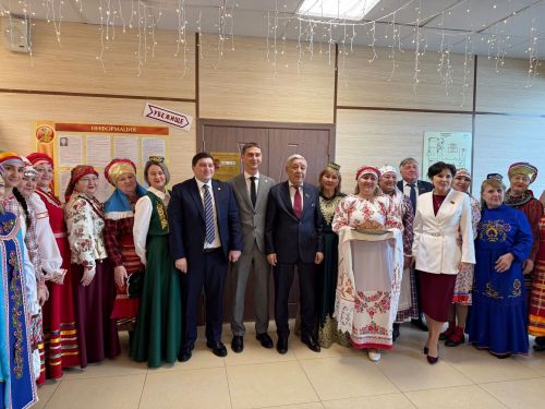 Фарида Мухаметшина встретили в Менделеевске чак-чаком и выставкой местных производителей