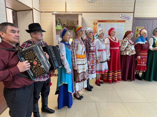 Фарида Мухаметшина встретили в Менделеевске чак-чаком и выставкой местных производителей