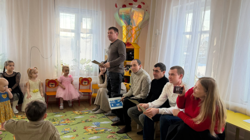 В Мунайкинском детском саду «Тургай» родители вместе с детьми освоили правила дорожного движения в игровой форме