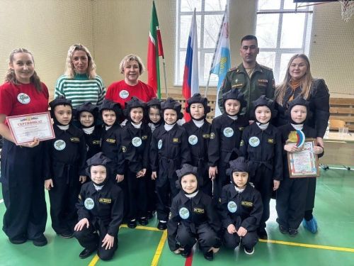 Смотр строя и песни для дошколят в Менделеевске выявил лучшие отряды