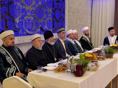 В Менделеевске прошел районный ифтар: глава района поздравил верующих с месяцем Рамадан