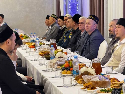 В Менделеевске прошел районный ифтар: глава района поздравил верующих с месяцем Рамадан