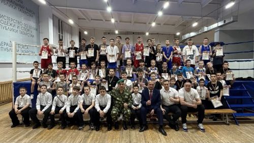 Более 60 юных начинающих спортсменов поборолись за победу на турнире по боксу в Менделеевске