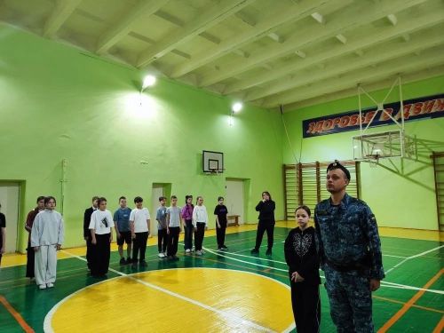Урок мужества и строевой подготовки провели для менделеевских школьников
