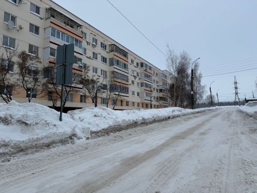 На улицы города вышла снегоуборочная техника для борьбы со снегом