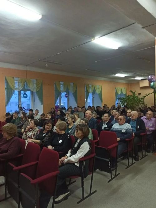 Школа №4 Менделеевска встретила своих выпускников в тёплой дружеской атмосфере