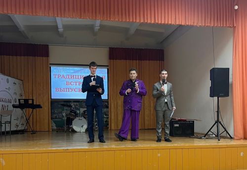 В школе № 1 Менделеевска состоялась тёплая встреча выпускников разных лет