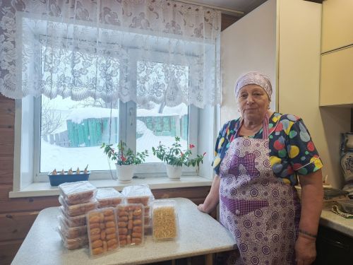 Жители села Бизяки приготовили домашнюю лапшу и собрали посылки для участников СВО