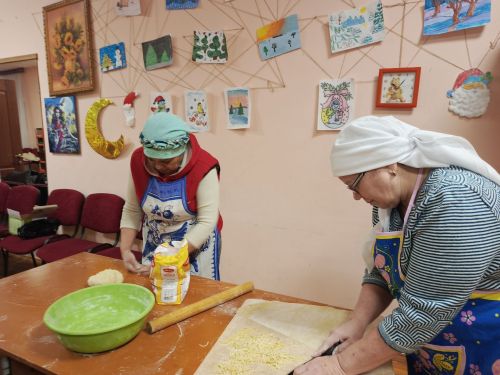 Жители села Бизяки приготовили домашнюю лапшу и собрали посылки для участников СВО