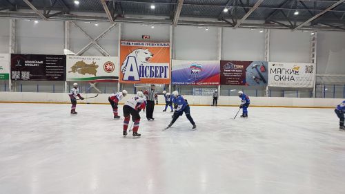 Хоккейная команда «Айсберг» разгромила соперника и вышла в финал соревнований