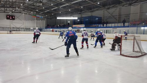 Хоккейная команда «Айсберг» разгромила соперника и вышла в финал соревнований