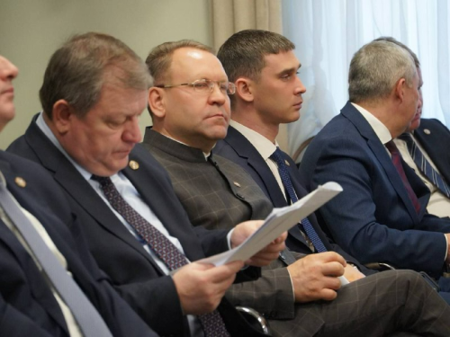 Роберт Искандаров принял участие в заседании Президиума Совета муниципальных образований Татарстана