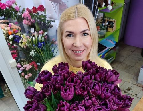 «Мы не отмечаем 8 Марта»: история флориста Светланы Каюмовой, 18 лет дарящей Менделеевску весну