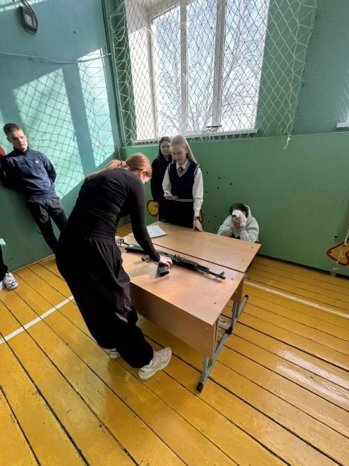В школе №2 Менделеевска прошел школьный этап военно-патриотической игры «Зарница 2.0»