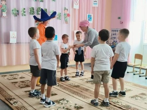 Юл билгеләре илендә: Песәй мәктәбендә ЮХИДИне әтиләр һәм кунаклар белән бергә өйрәнделәр