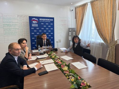 Вопросы ЖКХ и поддержка бойцов СВО: в Менделеевске прошёл приём граждан