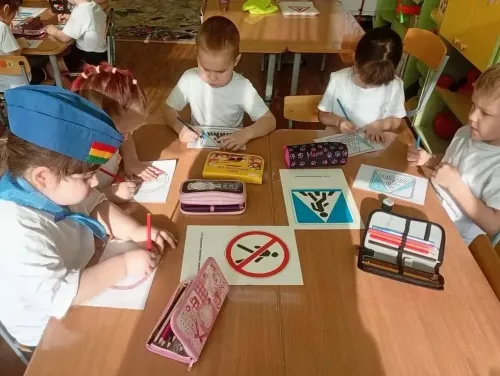 В детском саду №10 «Рябинушка» Менделеевска продолжать изучать правила БДД