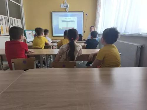 В Менделеевске дошколята отметили 12-ю годовщину воссоединения Крыма с Россией