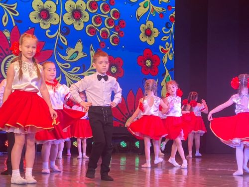 В Менделеевске состоялся концерт ансамбля «Кристалл»