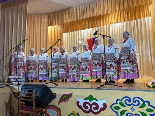 Советский базар, кряшенские танцы и конь на сцене: чем удивил фестиваль народного творчества в Бизяках