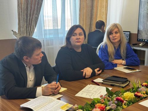 Гаражное общество, долги соседа и питание для ребёнка: о чём говорили на приёме у главы Менделеевского района