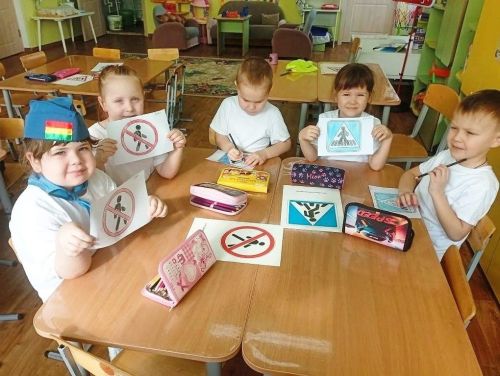 В детском саду  №10 «Рябинушка» дошкольники изучили правила дорожного движения