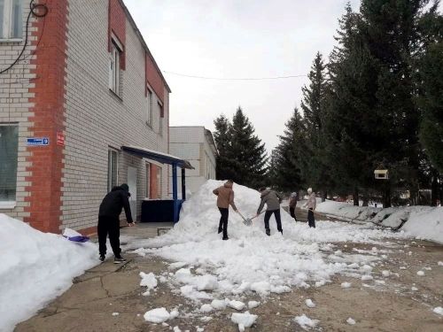 «Эковесна» объединила Менделеевский район: школы и детские сады вышли на субботники