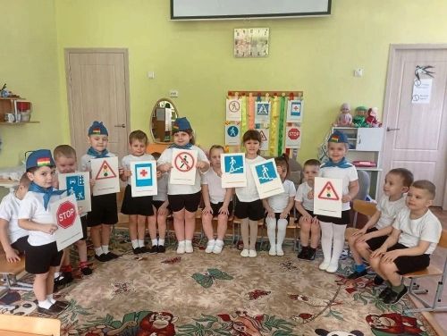 В детском саду  №10 «Рябинушка» дошкольники изучили правила дорожного движения