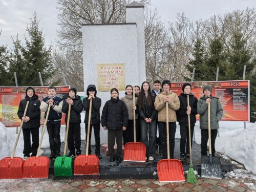 «Эковесна» объединила Менделеевский район: школы и детские сады вышли на субботники