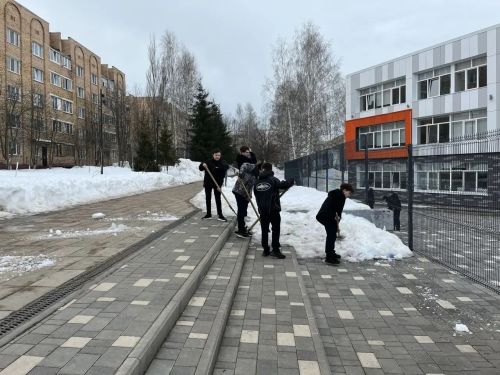 «Эковесна» объединила Менделеевский район: школы и детские сады вышли на субботники