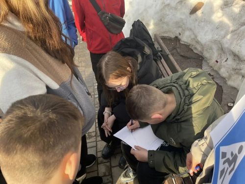 В Менделеевске специалисты по работе с молодёжью провели квест по ПДД для детей из соцприюта