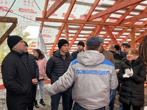 В Менделеевске проверили ход капитального ремонта и состояние домов