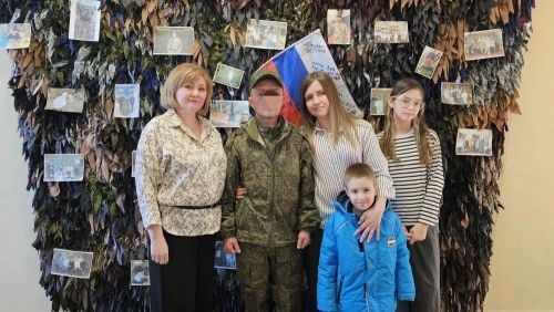 В Ижевской библиотеке школьники встретились с земляком — участником СВО