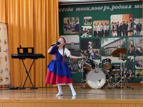 Творческие коллективы Менделеевска поздравляют учителей с 8 марта