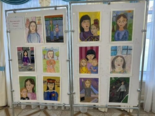В ДШИ Менделеевска открылась яркая и душевная выставка рисунков
