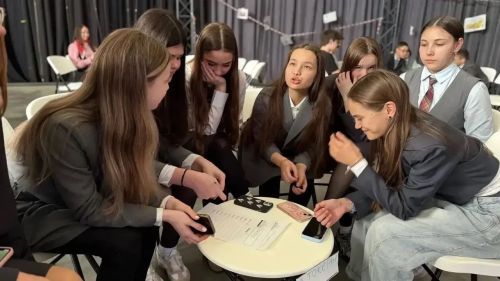 Школьники Менделеевска отправились в космическое путешествие в куполе «Атмосфера»