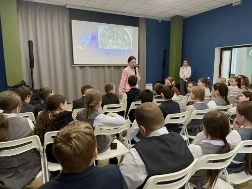 В кинотеатре «Юность» Менделеевска прошел «Космический кинокружок»