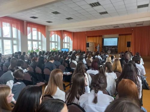 «Классная встреча»: выпускница школы №1 Менделеевска, дизайнер Анжелика Акбулут поделилась секретами успеха