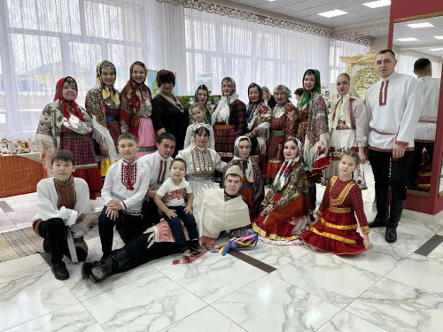 Семья из Менделеевска заняла второе место на фестивале родословной «Эхо веков в истории семьи»