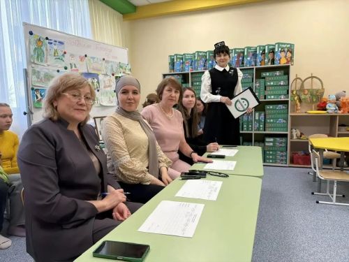В детском саду «Маленький гений» Менделеевска проведён брейн-ринг «Мин татарча сөйләшәм»