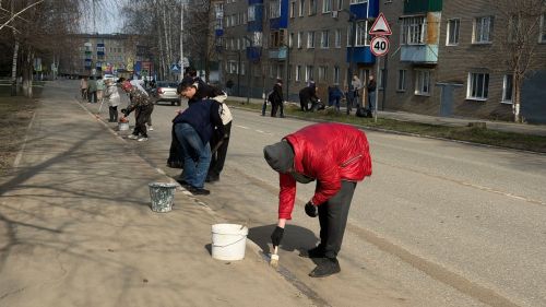 Сотрудники «Аммония» навели чистоту на улицах Менделеевска