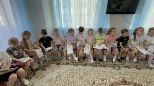 Детсадам Менделеевска вручили новые пособия для изучения татарского языка