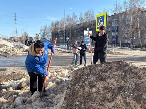 В Менделеевске стартовали первые субботники в рамках экологического двухмесячника