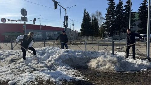 В Менделеевске стартовали первые субботники в рамках экологического двухмесячника