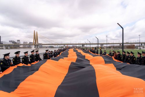 В Казани развернули самую длинную Георгиевскую ленту в России