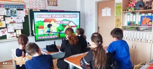 В школе для детей с ОВЗ в Менделеевске прошла минутка безопасности «Правила поведения на улице»